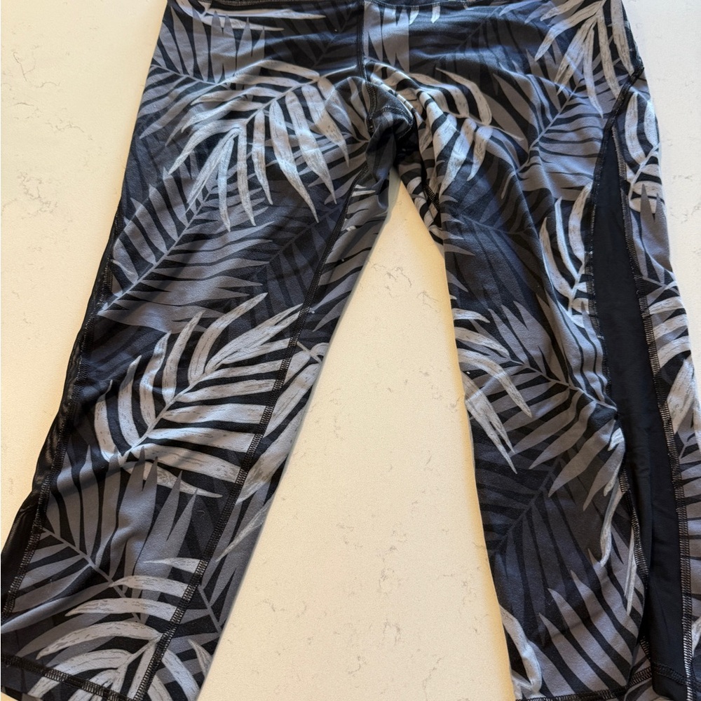 Old Navy Black and Gray Palm Tree Cropped Leggings
